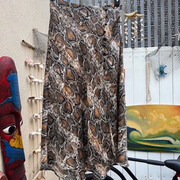 Zara lightweight skirt - Picture 1 of 3